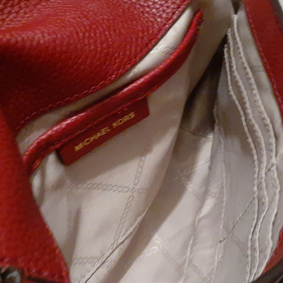 MICHAEL KORS.  MAROON LEATHER CROSSBODY NWOT - Picture 5 of 11